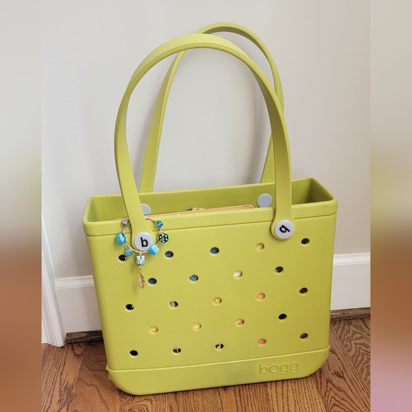 Blue Green Owl Golden Feather Bogg Bag Purse Charm - Picture 3 of 3